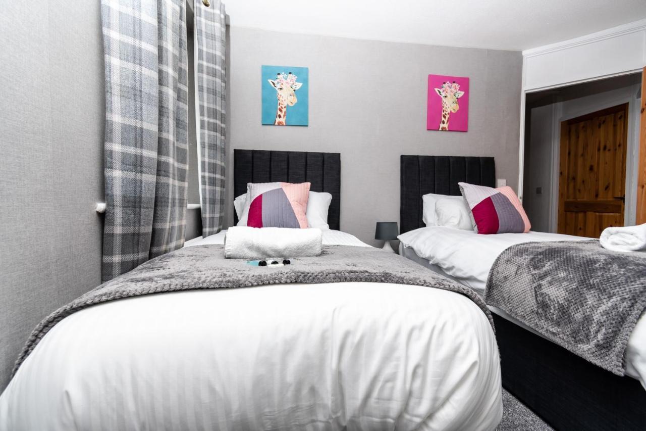 Greenbourne - 4 Bedrooms Sleeps 8 Free Parking Gateshead Extérieur photo